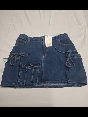 Gianni Bini Blue Denim Mini Skirt with Brushed Silver Button